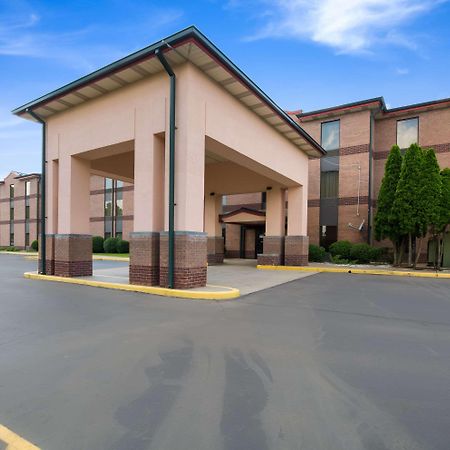 クオリティー イン アンド スイーツ Sellersburg エクステリア 写真